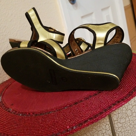 Bettsyville golden /black Wedge! NWOT - Picture 5 of 6